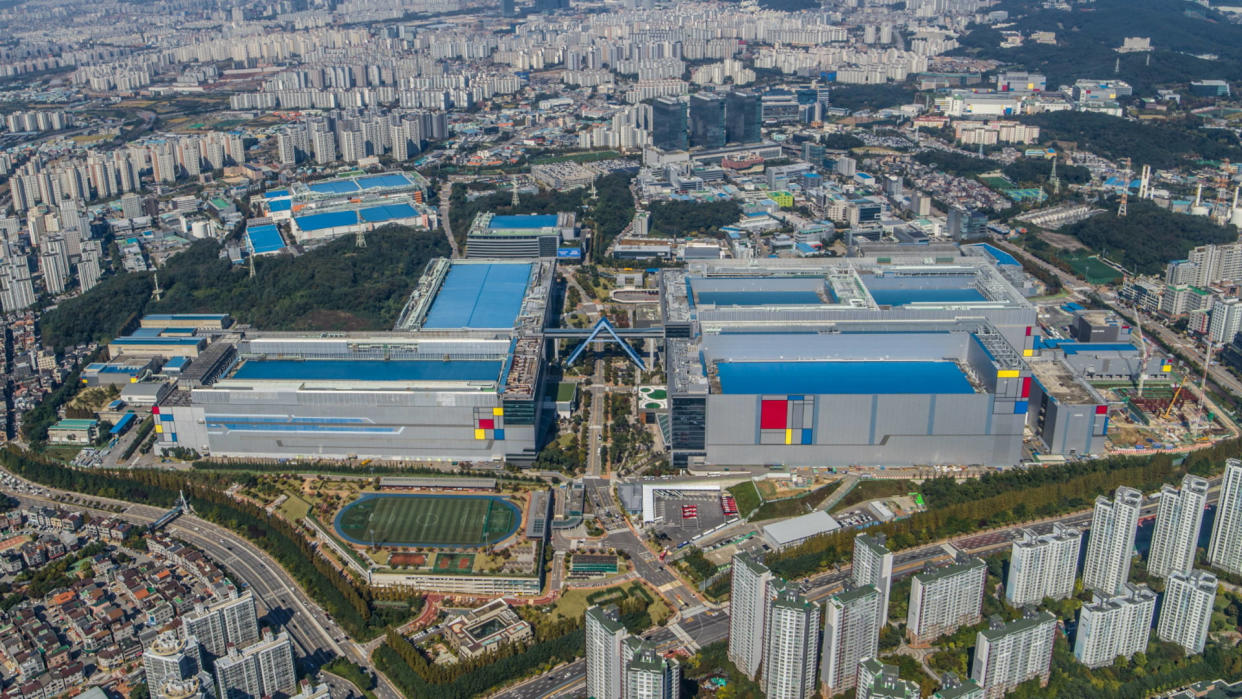  Samsung Hwaseon S3 and S4 manufacturing plants. 