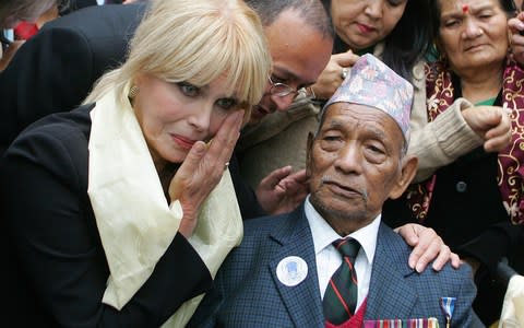 Joanna Lumley alongside ex-Gurkha and Victoria Cross winner Tul Bahadour Pun as during a protest against settlement rights  - Credit: Getty