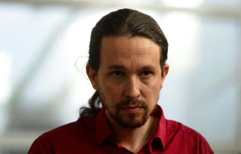 Leader of Podemos, Pablo Iglesias (C), stands during a press conference in Madrid on January 26, 2015