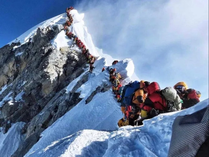 traffic jam mount everest