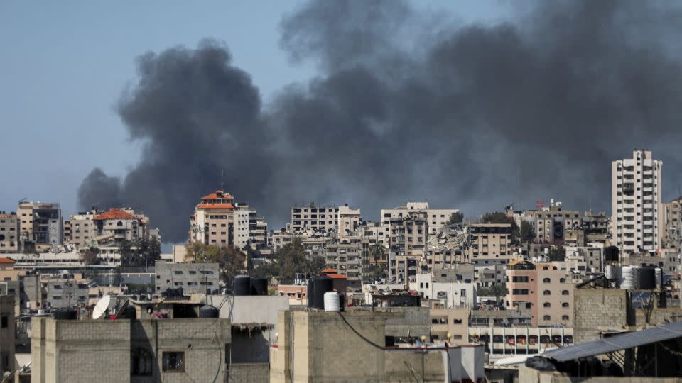 Smoke rises during an Israeli raid at Al-Shifa hospital and the area around it, amid the ongoing conflict between Israel and the Palestinian Islamist group Hamas, in Gaza City, March 20, 2024. REUTERS/Dawoud Abu Alkas     TPX IMAGES OF THE DAY      - Dawoud Abu Alkas/Reuters