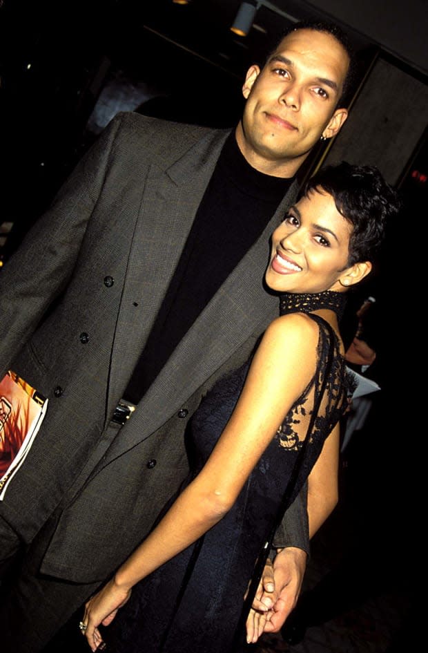 David Justice and Halle Berry during "Sunset Blvd" Los Angeles premiere<p><a href="https://www.gettyimages.com/detail/111170508" rel="nofollow noopener" target="_blank" data-ylk="slk:Jeff Kravitz/Getty Images;elm:context_link;itc:0;sec:content-canvas" class="link ">Jeff Kravitz/Getty Images</a></p>