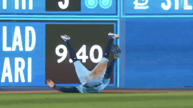 Blue Jays' George Springer makes spectacular diving grab