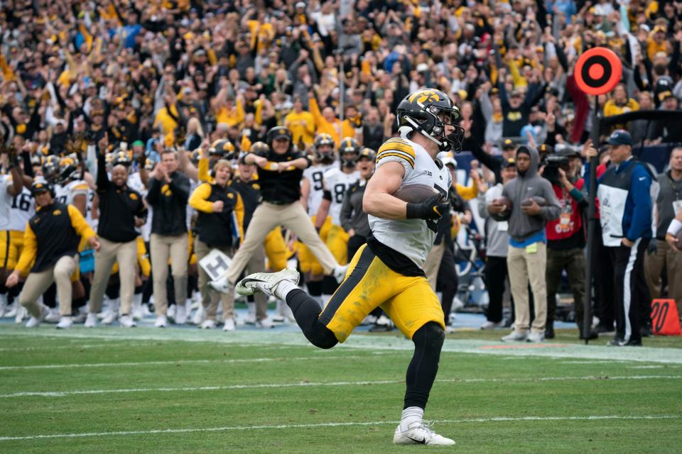 Iowa defensive back Cooper DeJean (3) races up the field with an interception for a touchdown against Kentucky during the second quarter of the TransPerfect Music City Bowl, Saturday, Dec. 31, 2022, at Nissan Stadium in Nashville, Tenn.<br>Syndication The Tennessean
