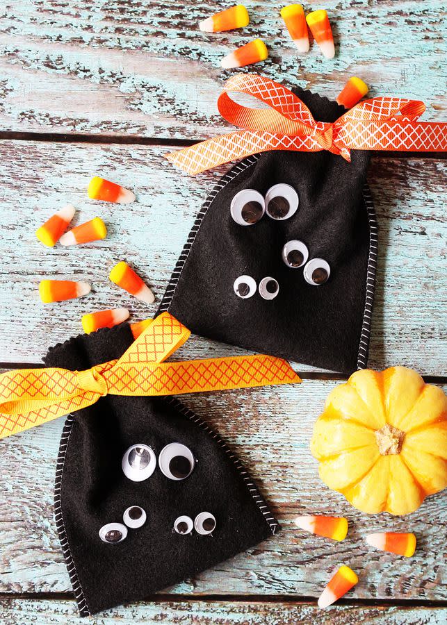 Googly Eye Halloween Treat Bags