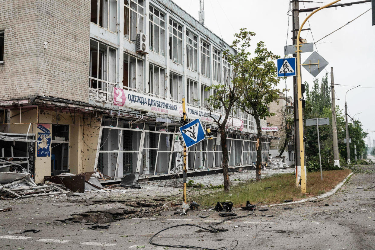 A destroyed building in Severodonetsk (Yasuyoshi Chiba / AFP via Getty Images)