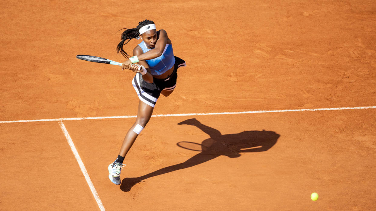  Coco Gauff hits a backhand return at the French Open 2023 