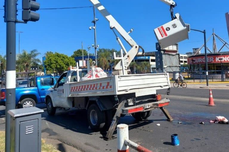 El operario cayó al vacío desde una altura mayor a los tres metros.