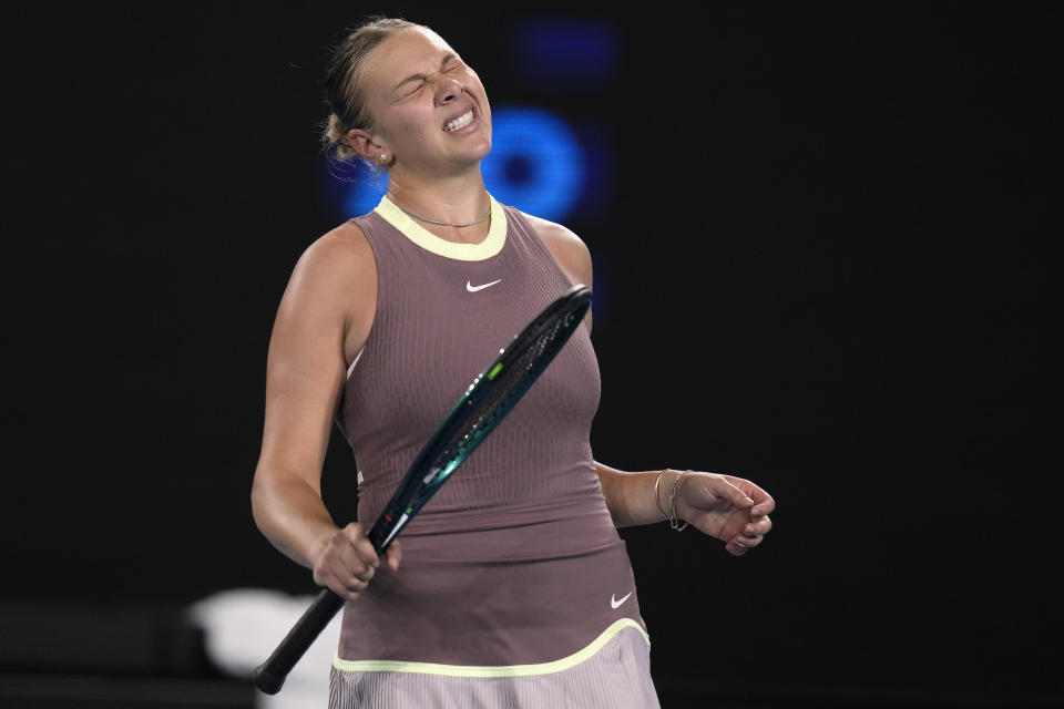 Amanda Anisimova of the U.S. reacts during her fourth round match against Aryna Sabalenka of Belarus at the Australian Open tennis championships at Melbourne Park, Melbourne, Australia, Sunday, Jan. 21, 2024. (AP Photo/Andy Wong)