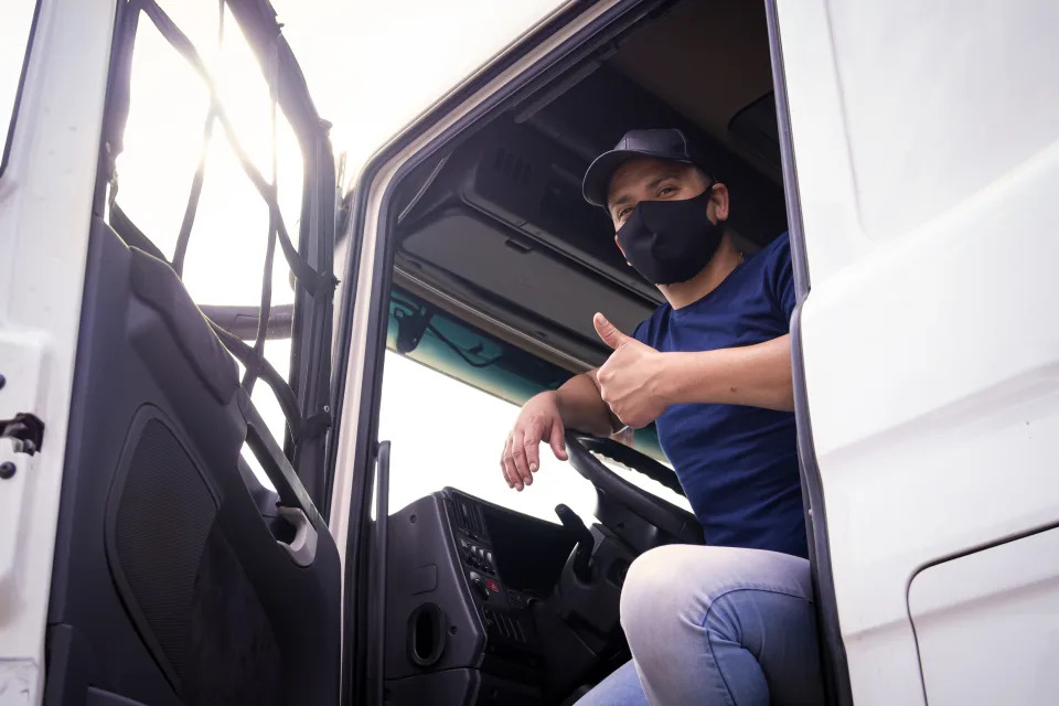 Caminhoneiro &#xe9; o elo mais fraco em toda cadeia de transporte nacional, sendo apenas um subcontratado de uma empresa de transporte de cargas