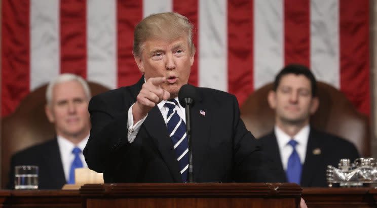 Donald Trump dio un controlado discurso ante el pleno del Congreso, menos oscuro y más propositivo que mensajes anteriores, aunque no libre de aristas filosas y equívocos. (AP)