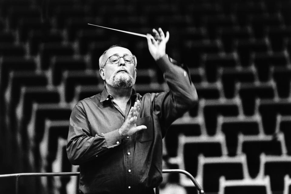 (GERMANY OUT) Penderecki, Krzysztof *23.11.1933-Komponist, Dirigent, PL- als Dirigent bei einer Probe zu einemKonzert im Konzerthaus Berlin (Photo by Archie Kent/ullstein bild via Getty Images)