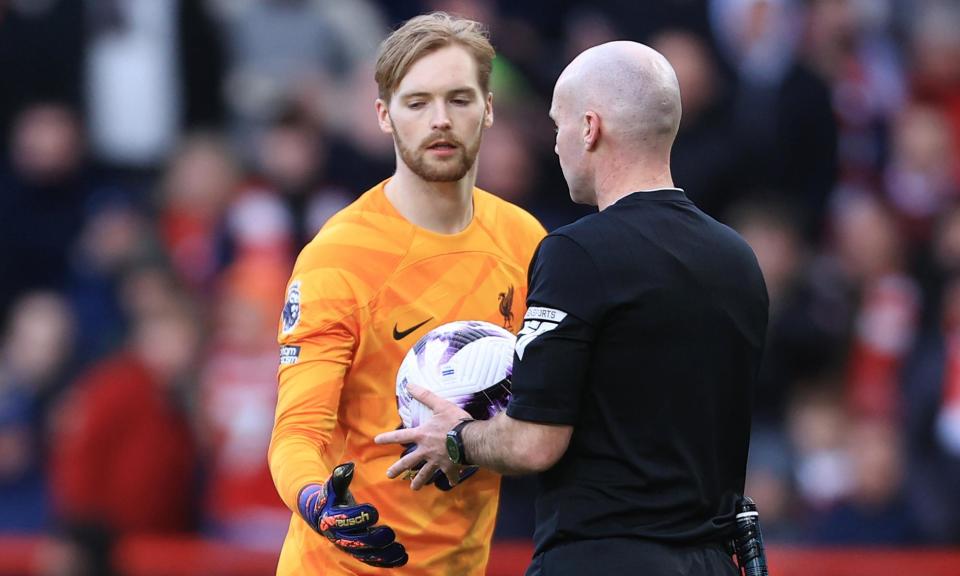 <span>Referee Paul Tierney erroneously gives <a class="link " href="https://sports.yahoo.com/soccer/teams/liverpool/" data-i13n="sec:content-canvas;subsec:anchor_text;elm:context_link" data-ylk="slk:Liverpool;sec:content-canvas;subsec:anchor_text;elm:context_link;itc:0">Liverpool</a> goalkeeper <a class="link " href="https://sports.yahoo.com/soccer/players/3862750/" data-i13n="sec:content-canvas;subsec:anchor_text;elm:context_link" data-ylk="slk:Caoimhín Kelleher;sec:content-canvas;subsec:anchor_text;elm:context_link;itc:0">Caoimhín Kelleher</a> the restart.</span><span>Photograph: Simon Stacpoole/Offside/Getty Images</span>