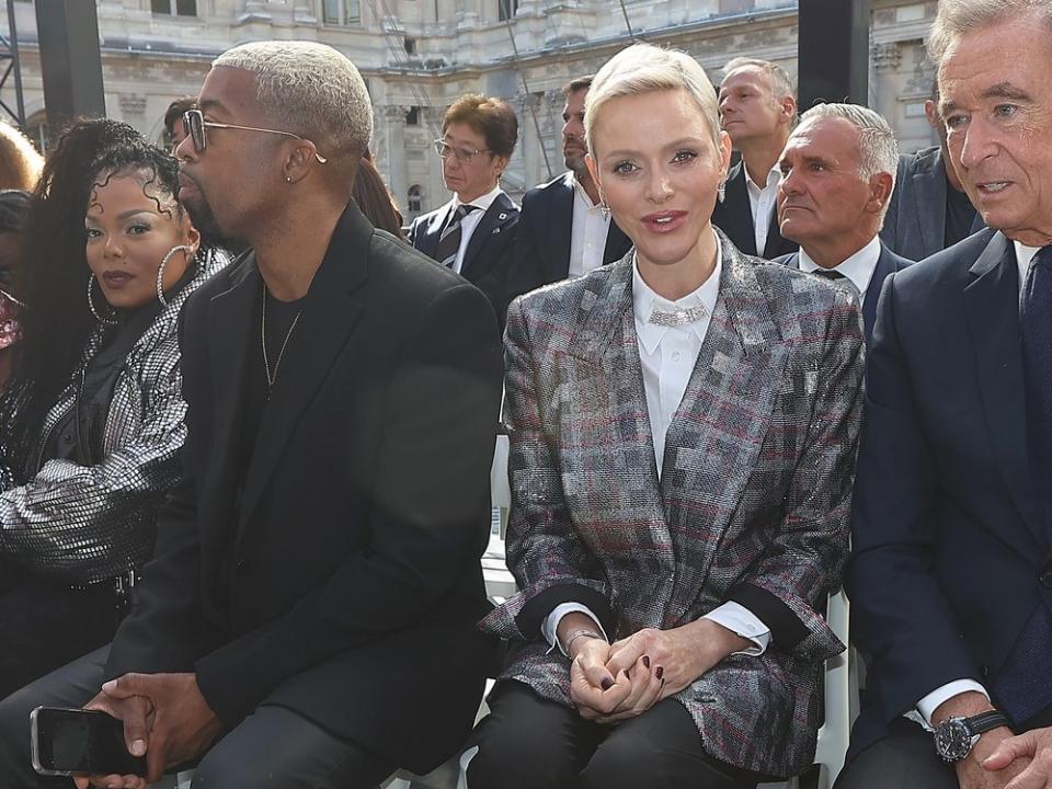 Janet Jackson, Joey Harris, Charlène von Monaco und Bernard Arnault (v.l.) bei der Louis-Vuitton-Show am Dienstag in Paris. (Bild: getty images/Marc Piasecki/WireImage)