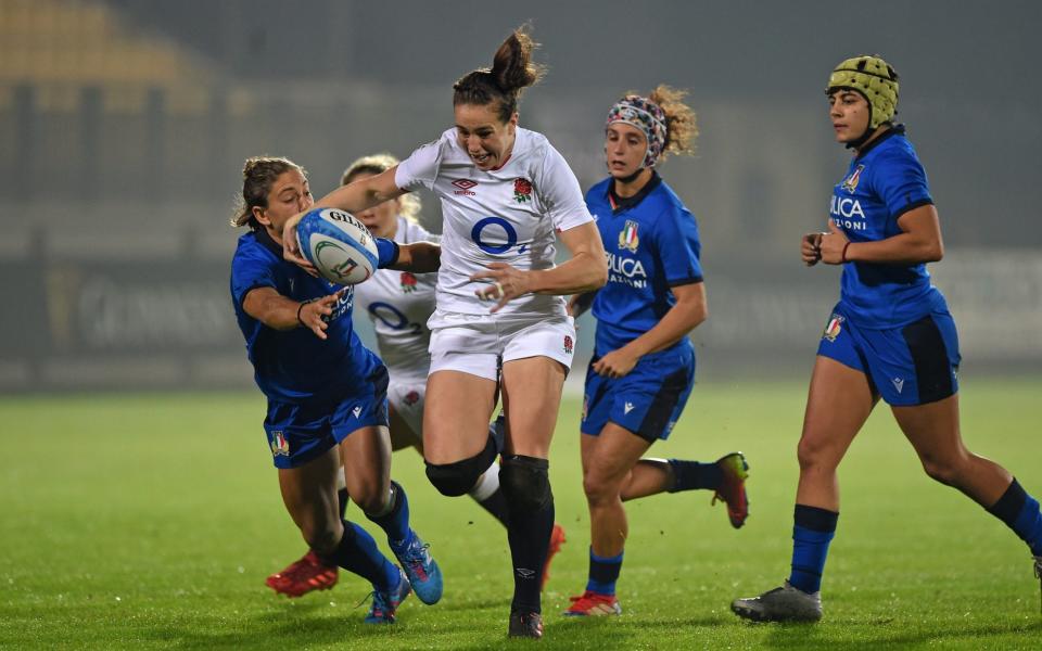 Emily Scarratt of England breaks away to score a try during the Women's Six Nations match between Italy and England on November 01, 2020 in Parma, Italy. Football Stadiums around Europe remain empty due to the Coronavirus Pandemic as Government social distancing laws prohibit fans inside venues resulting in fixtures being played behind closed doors - Chris Ricco /The RFU Collection 