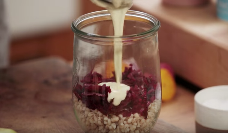 How to Make the Perfect Mason Jar Salad