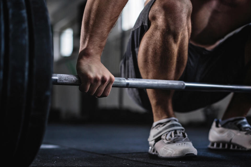 Mit seiner Powerlifting-Erfahrung hat ein Mann wohl einem Unfallopfer das Leben gerettet. (Symbolbild: Getty Images)