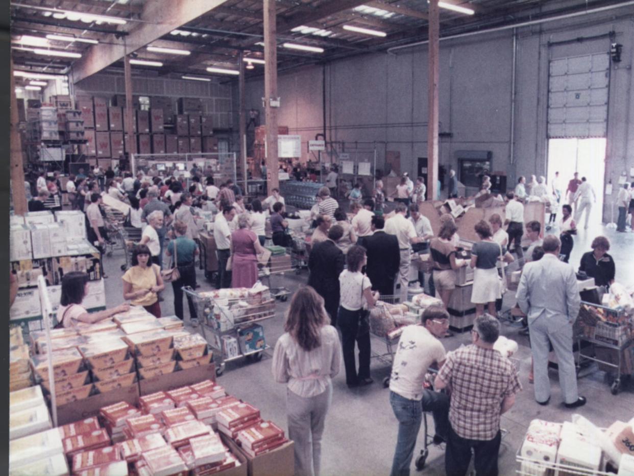 costco opening crowd 1983