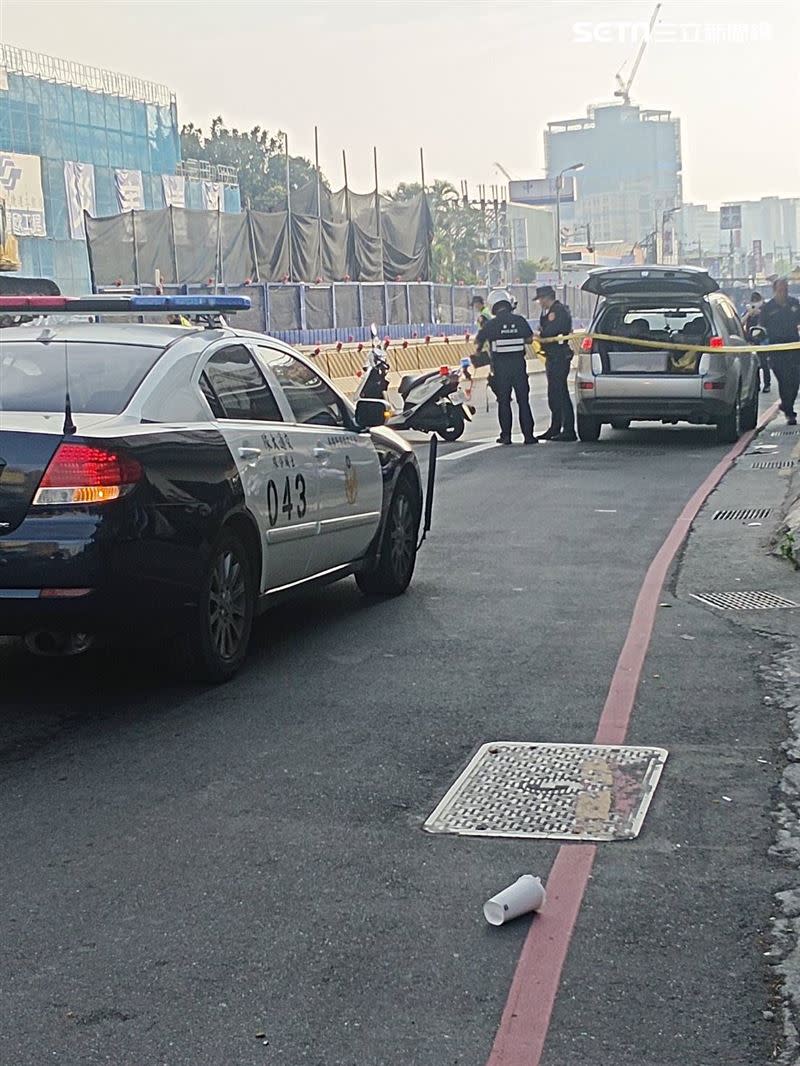 土城區今天早上發生一起機車、大卡車車禍。（圖／翻攝畫面）