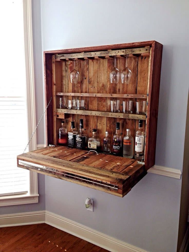 The Foldaway Bar Wall-mountable, this bar would squeeze into even the smallest of houses. The definition of ‘neat’.