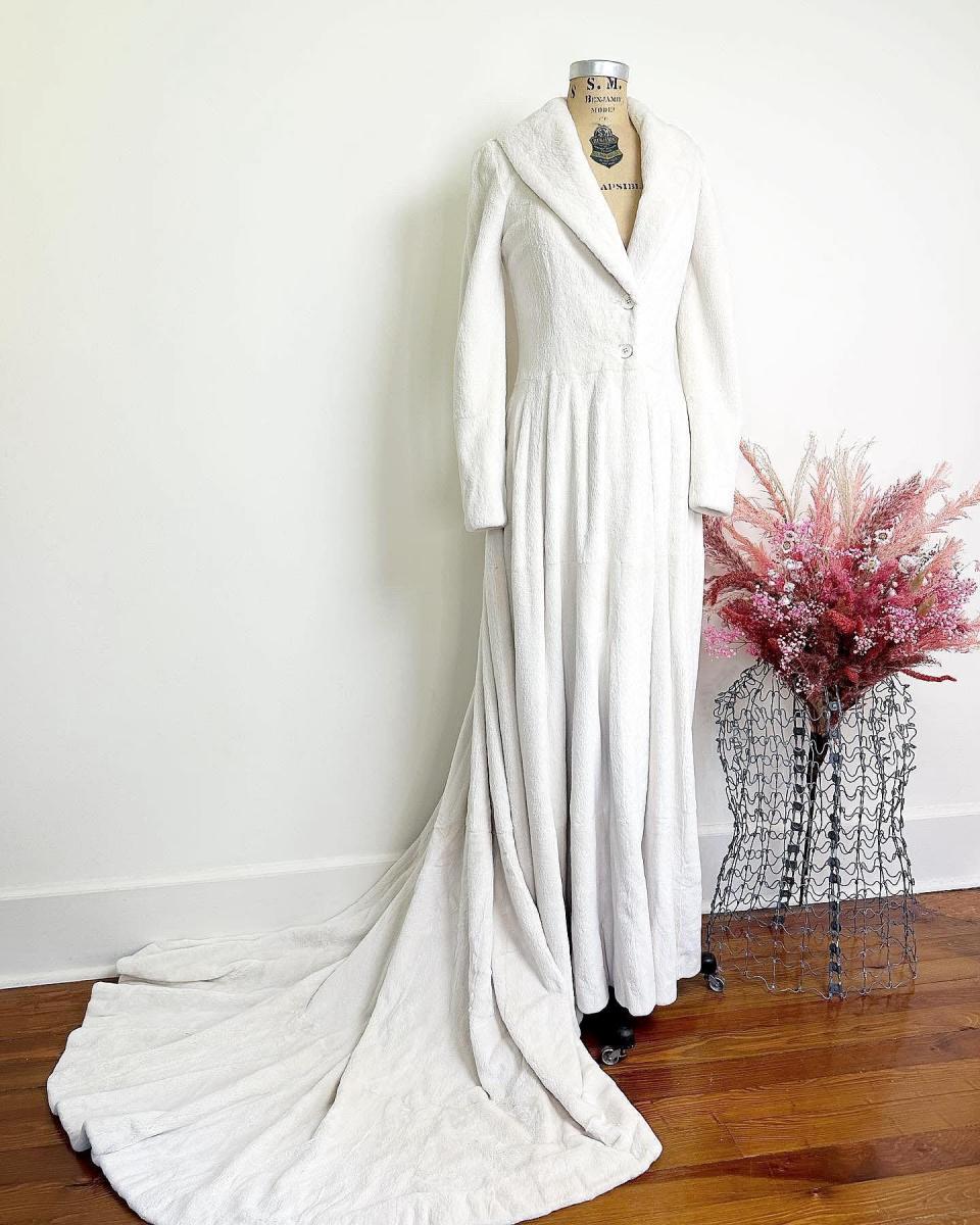 Kate Hudson wedding coat