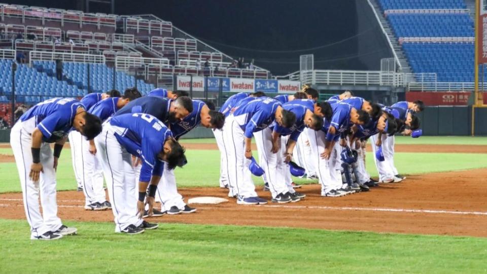 富邦悍將開季表現不佳。（圖／翻攝自Fubon Guardians 富邦悍將棒球隊臉書）