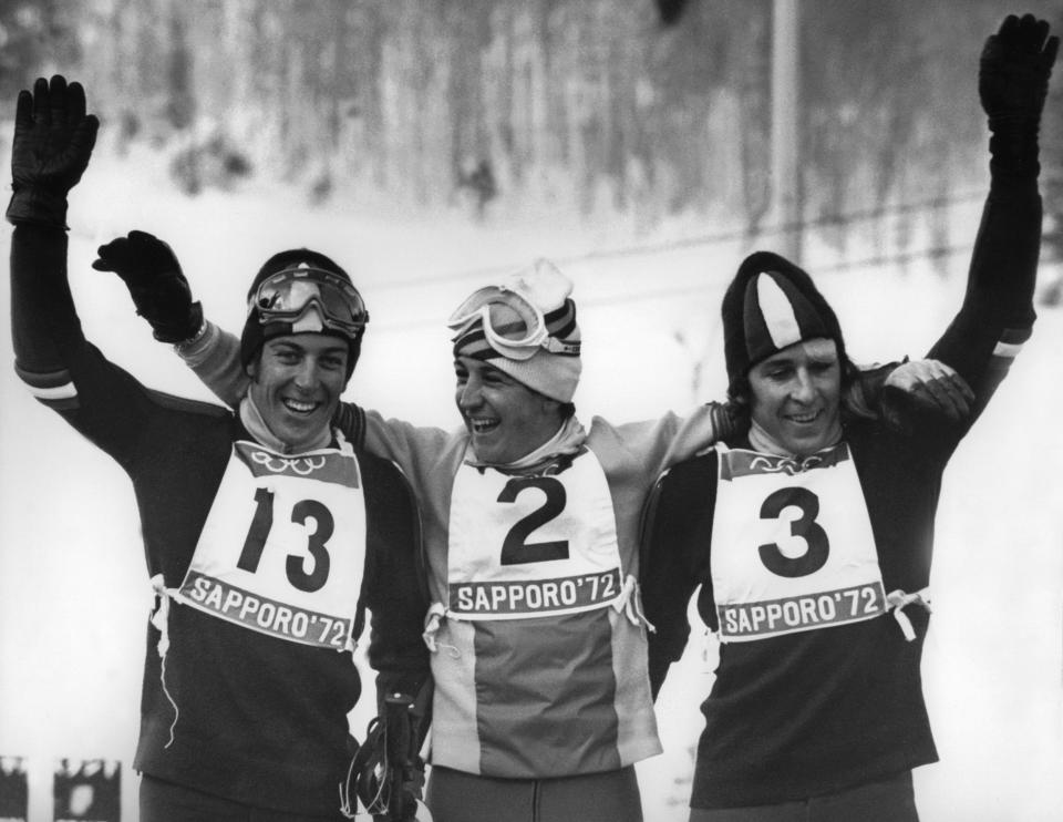 Francisco Fernandez Ochoa, Gustavo Thoeni e Roland Thoeni nel 1972 a Sapporo. (Photo GEORGES BENDRIHEM/AFP via Getty Images)