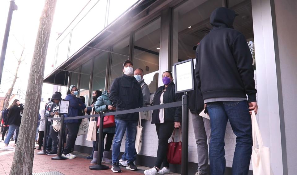 The sale of recreational marijuana began at thirteen locations throughout the state of New Jersey today. Customers line up at The Apothecarium in Maplewood to legally purchase marijuana products.    Maplewood, NJThursday, April 21, 2022