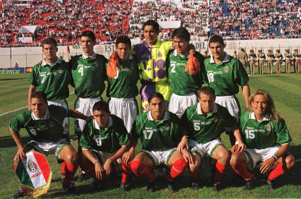 El equipo de México posa para los