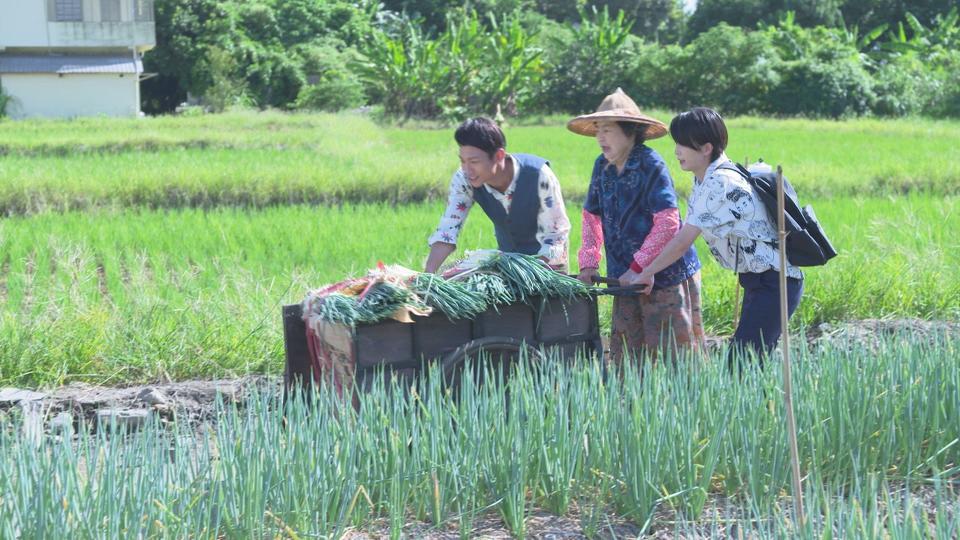 《黃金歲月》王滿嬌、張哲豪、楚宣到宜蘭拍攝外景。（圖／民視提供）