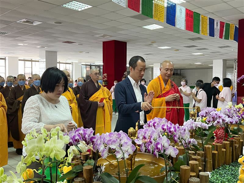 浴佛大典莊嚴肅穆，也為花蓮強震的室者者安息（圖／翻攝自XXX）