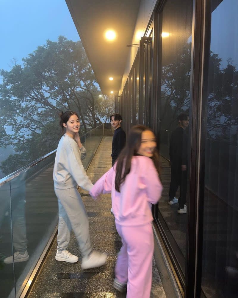 ▲Ouyang Nana semble être revenue à Taïwan il y a longtemps et a voyagé heureuse avec sa famille.  (Photo / flip photo de Ouyang Nana IG)