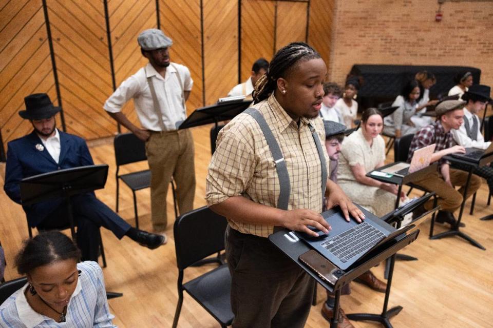 Many of the themes growing out of the 1929 strike — labor rights, race relations, gentrification and feminism — will resonate with contemporary audiences, “Threads co-director Laura Waringer said.
