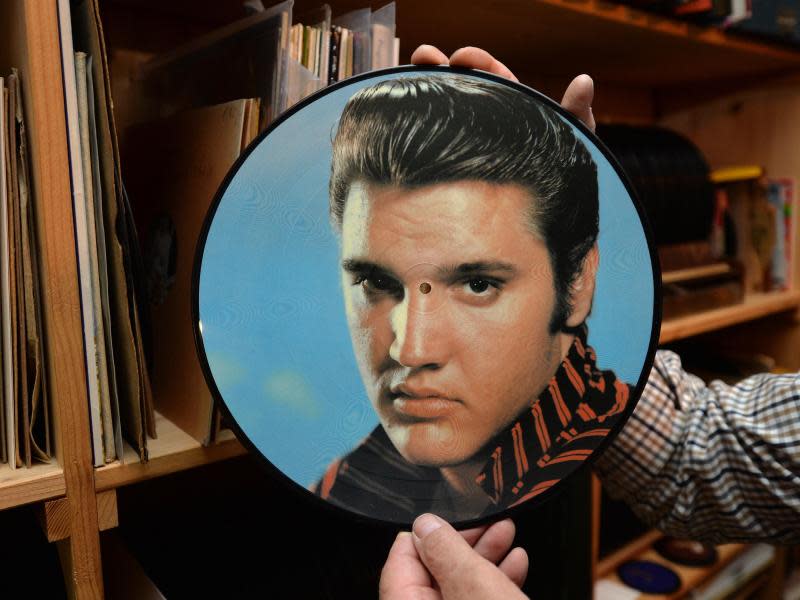 Eine Picture Disc aus frühen Tagen: Die Schallplatte mit dem Portrait von Elvis Presley gehört in Evers' Sammlung. Foto: Carmen Jaspersen