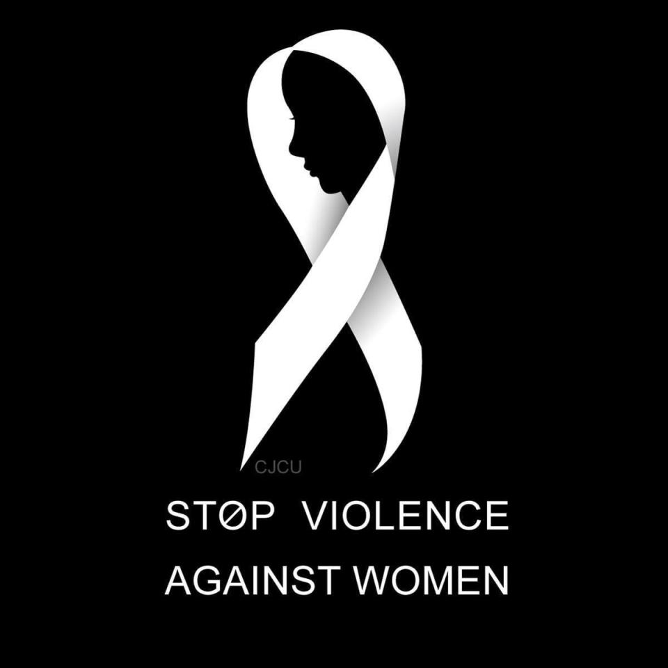 校方貼出白絲帶，呼籲「請停止對女性的暴力行為」。（翻攝自校方官方臉書）
