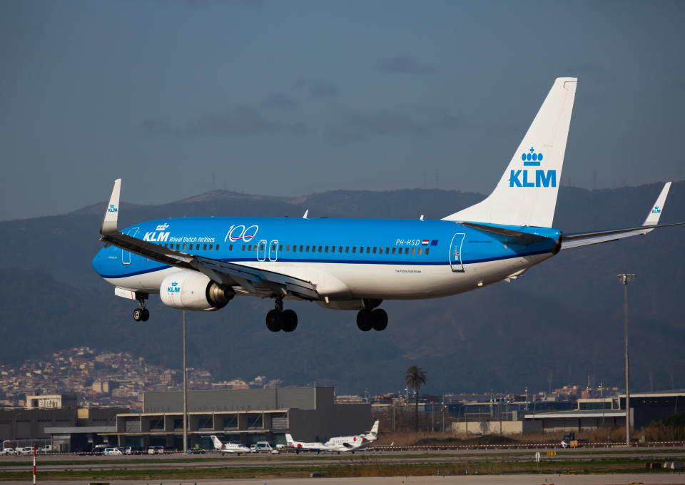 La neerlandesa KLM Royal Dutch completó 91 vuelos en Europa el 12 de mayo, la quinta compañía que más, pero aun así supone un 88% menos de operaciones que el mismo día de 2019. (Foto: Getty Images).