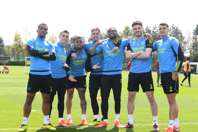 Jurrien Timber, Leandro Trossard, Gabriel Jesus, Emile Smith Rowe, Reiss Nelson, Declan Rice and Jakub Kiwior of Arsenal