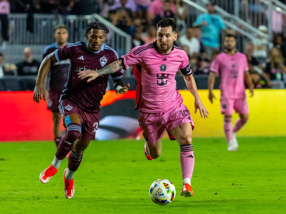 Inter Miami forward Lionel Messi (10) controls the ball in the as <a class="link " href="https://sports.yahoo.com/soccer/teams/colorado/" data-i13n="sec:content-canvas;subsec:anchor_text;elm:context_link" data-ylk="slk:Colorado Rapids;sec:content-canvas;subsec:anchor_text;elm:context_link;itc:0">Colorado Rapids</a> forward <a class="link " href="https://sports.yahoo.com/soccer/players/4049698/" data-i13n="sec:content-canvas;subsec:anchor_text;elm:context_link" data-ylk="slk:Kimani Stewart-Baynes;sec:content-canvas;subsec:anchor_text;elm:context_link;itc:0">Kimani Stewart-Baynes</a> (27) defends second half of an MLS match at Chase Stadium on Saturday, April 6, 2024, in Fort Lauderdale, Fla. David Santiago/dsantiago@miamiherald.com