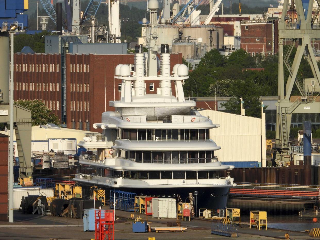 Die beschlagnahmte Luxusyacht "Luna" des Olligarchen Farkhad Akhmedow im Hamburger Hafen.