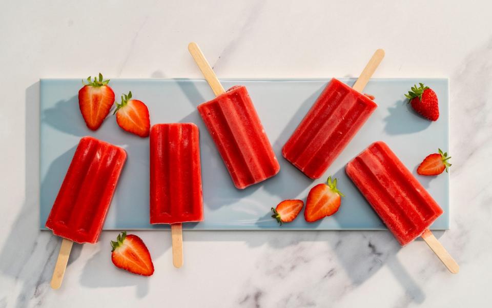 strawberry daiquiri lollies