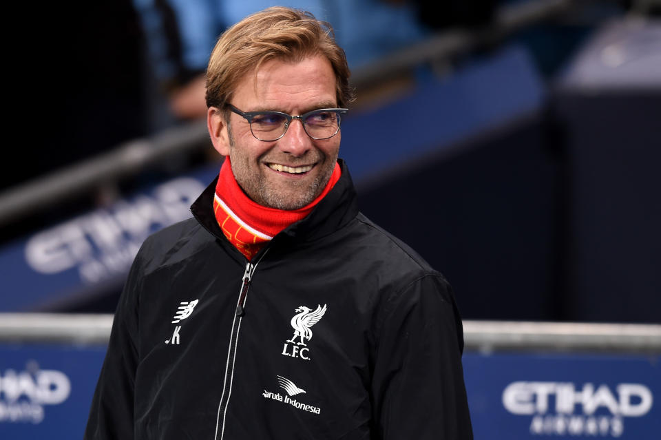 Eigentlich wollte Jürgen Klopp ein Sabbatjahr einlegen, als im Oktober beim FC Liverpool der Trainerposten frei wurde und das Telefon klingelte. Klopp nahm das Angebot an und ist seitdem der gefeierte Mann an der Anfield Road.