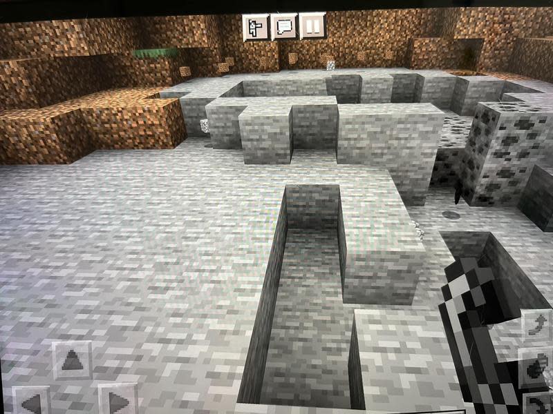 兒子沈迷於遊戲《Minecraft》不寫功課，讓媽媽決定毀掉遊戲裡的所有心血。（翻攝自爆怨公社）