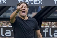 Dortmund's head coach Edin Terzic calls out to his players during the German Bundesliga soccer match between Borussia Moenchengladbach and Borussia Dortmund at the Borussia Park in Moenchengladbach, Germany, Saturday, April 13, 2024. (AP Photo/Martin Meissner)