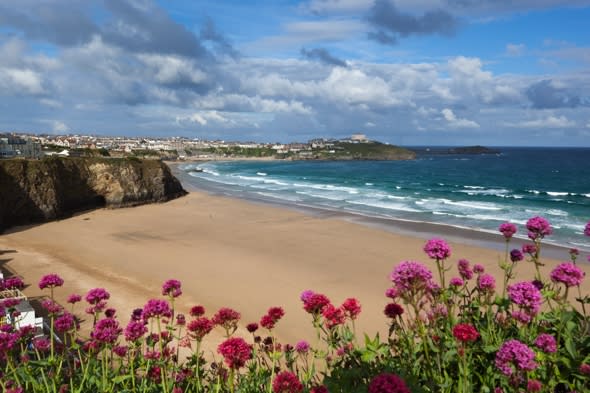 Swimmer dies at Great Western Beach in Cornwall