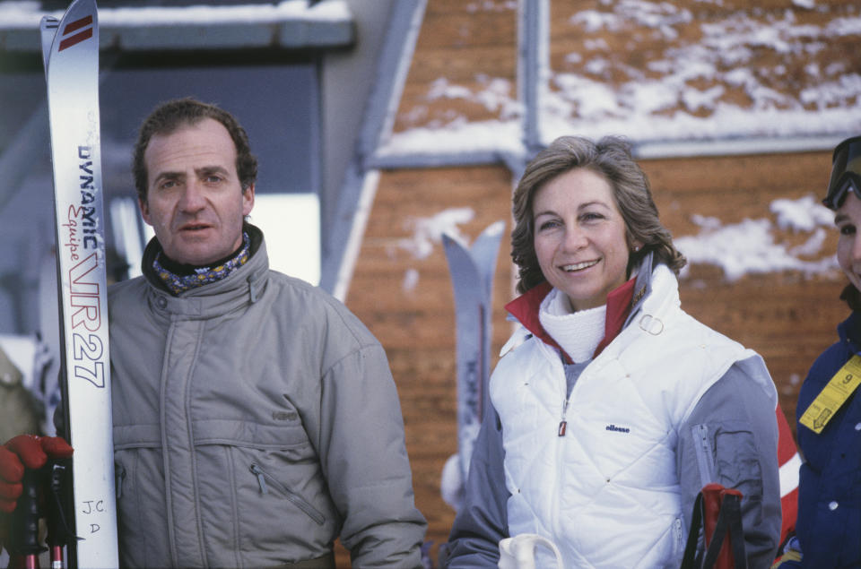 Don Juan Carlos y doña Sofía durante unas vacaciones en Gstaad cuando eran reyes de España. (Photo by James Andanson/Sygma via Getty Images)