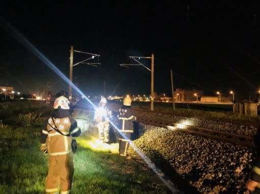 台鐵144車次自強號月初在雲林發生死傷事故停駛， 沒想到前往接駁旅客的146車次自強號趙姓女車長，日前竟PO網自爆故意不廣播提醒該班次為海線，導致要赴台中、豐原與苗栗的山線旅客搭錯車。（圖片來源：中廣新聞網）