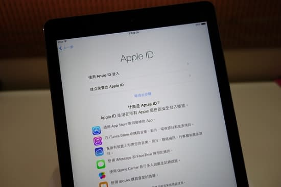 如是初次接觸Apple的產品，那麼將需要註冊一組新的ID，方可透過Apple Store下載軟體。