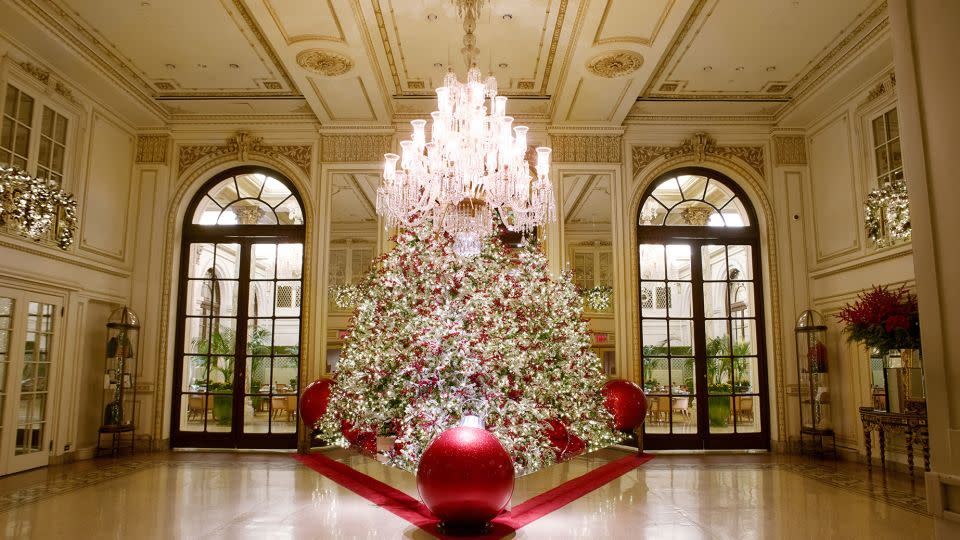 The Plaza dazzles with elegant Christmas decorations. - The Plaza - a Fairmont Managed Hotel