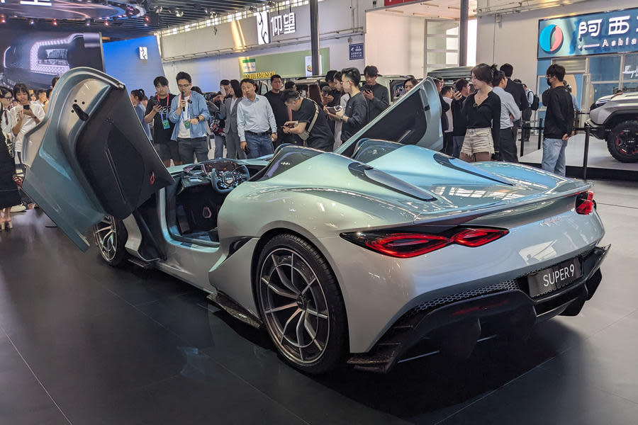 Fangchengbao Super 9 at Beijing motor show – rear quarter