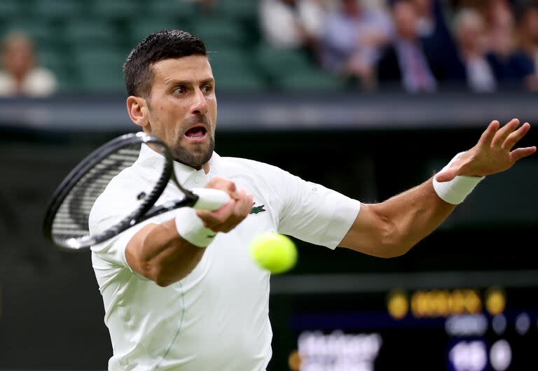 Novak Djokovic venció a Rune en los 8vos de final de Wimbledon y debía enfrentarse con De Miñaur, pero el australiano se retiró por una lesión y Nole avanzó directamente a las semifinales